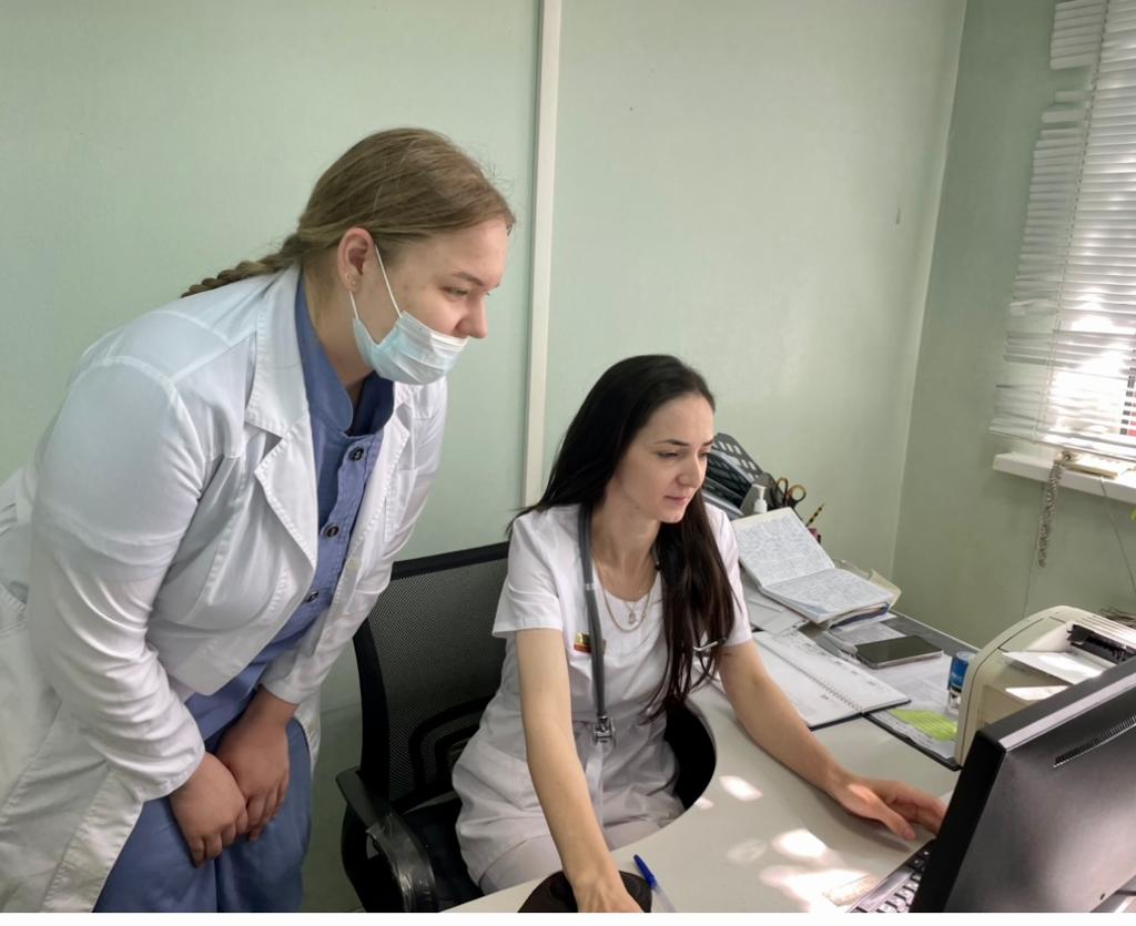Студенты-медики проходят практику в Радужнинский больнице
